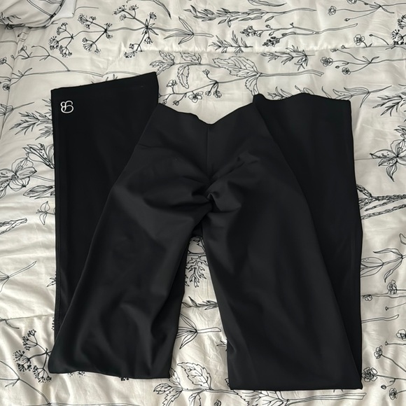 Bombshell Black Flare Legging - Picture 3 of 3